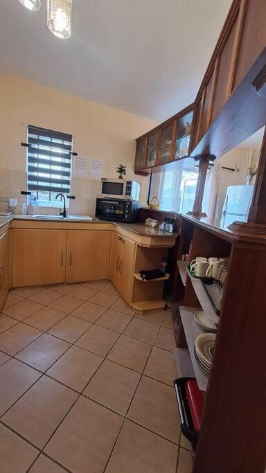Sunshine Luxurious Villa:4 Mins Walk From Beach Flic-en-Flacq Esterno foto