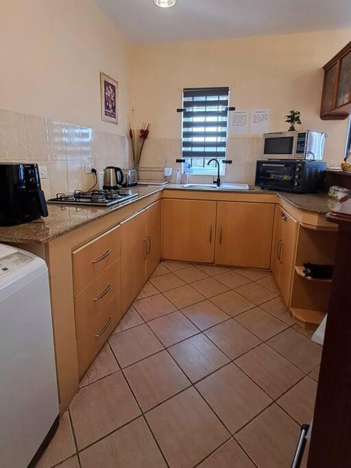 Sunshine Luxurious Villa:4 Mins Walk From Beach Flic-en-Flacq Esterno foto