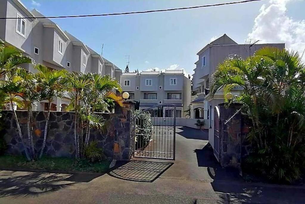 Sunshine Luxurious Villa:4 Mins Walk From Beach Flic-en-Flacq Esterno foto