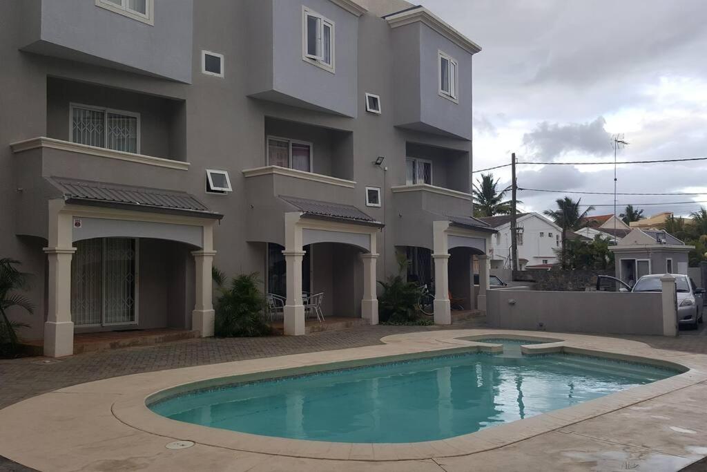Sunshine Luxurious Villa:4 Mins Walk From Beach Flic-en-Flacq Esterno foto