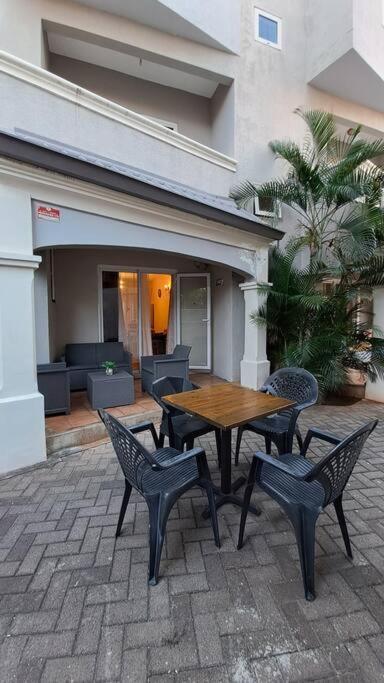 Sunshine Luxurious Villa:4 Mins Walk From Beach Flic-en-Flacq Esterno foto